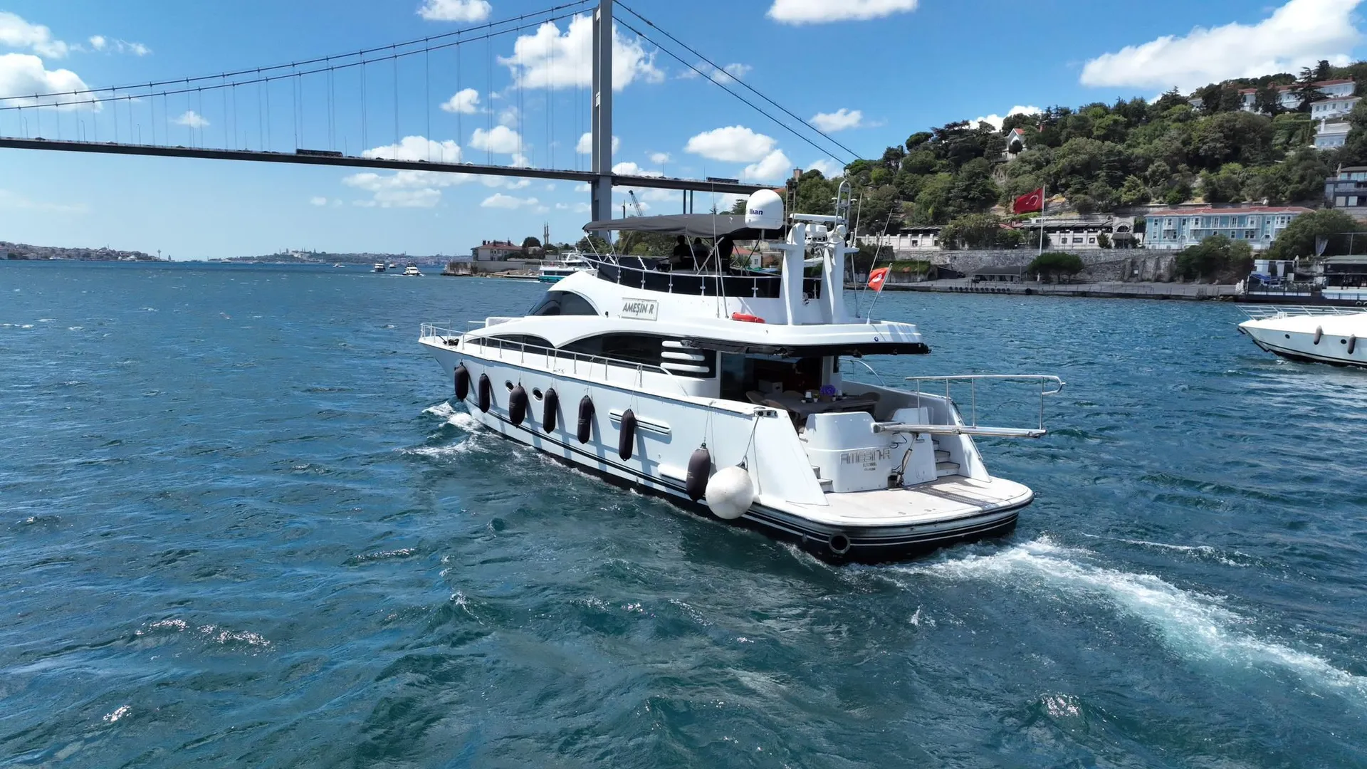 AMESİN-N yatı güverte ve deniz manzarası